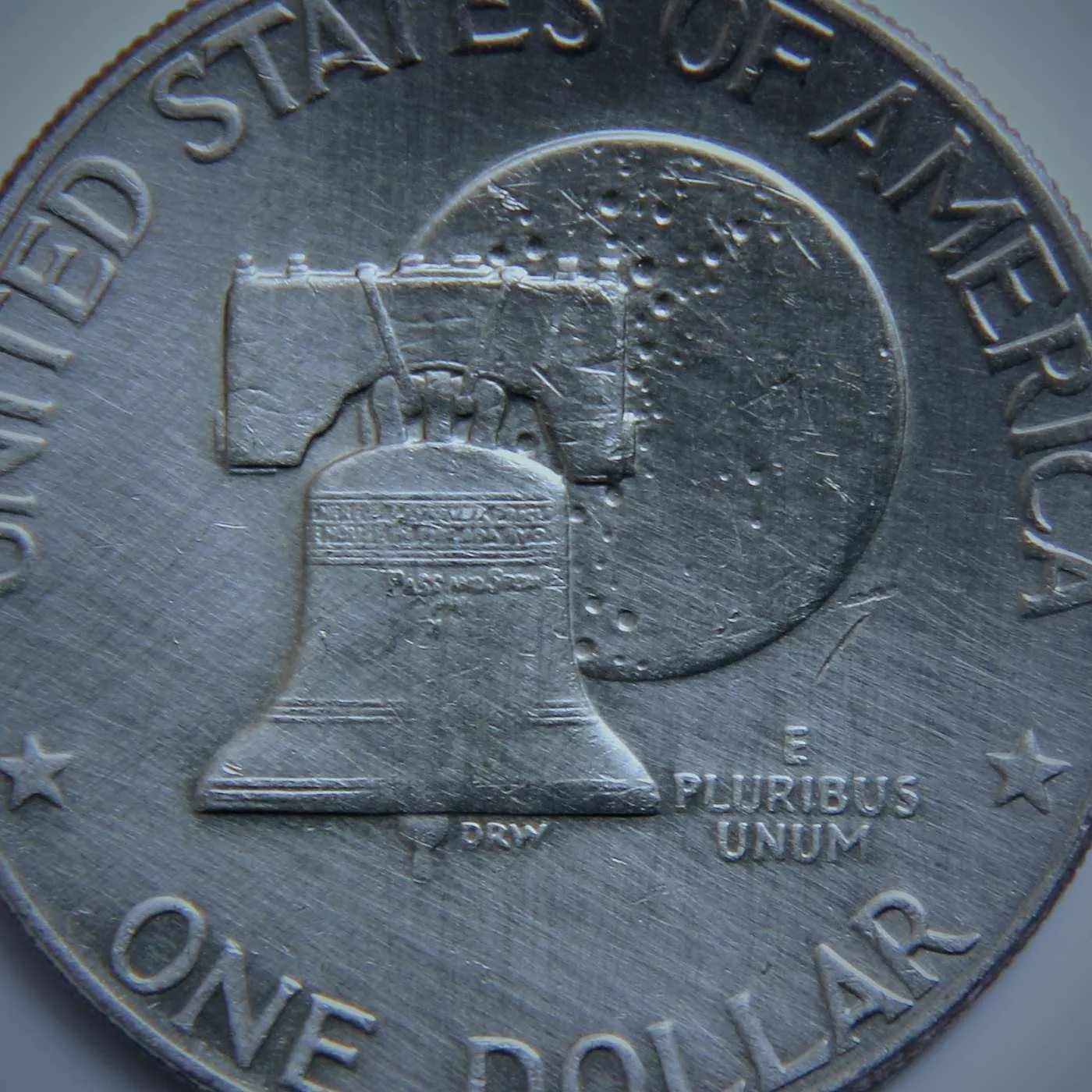 A 1976 Eisenhower dollar, moon reverse. Photo: AKS.9955, CC BY-SA 4.0.